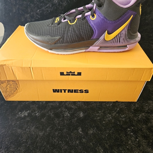 LeBron witnessVll - Picture 3 of 3